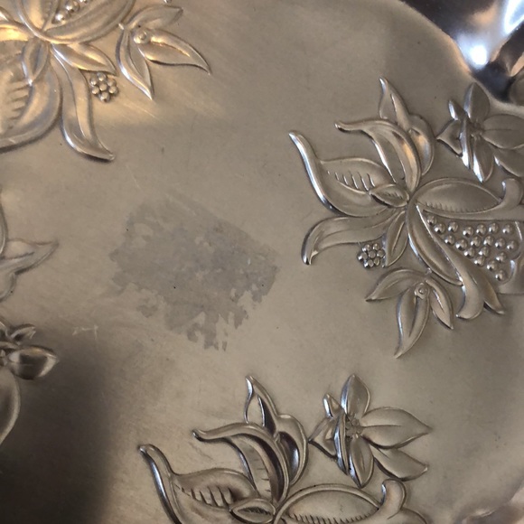 Vintage aluminum serving tray with handles. - Picture 6 of 6